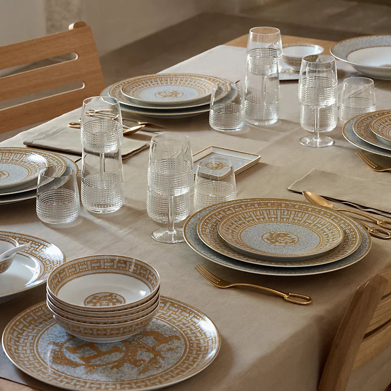 Cake plate in porcelain
